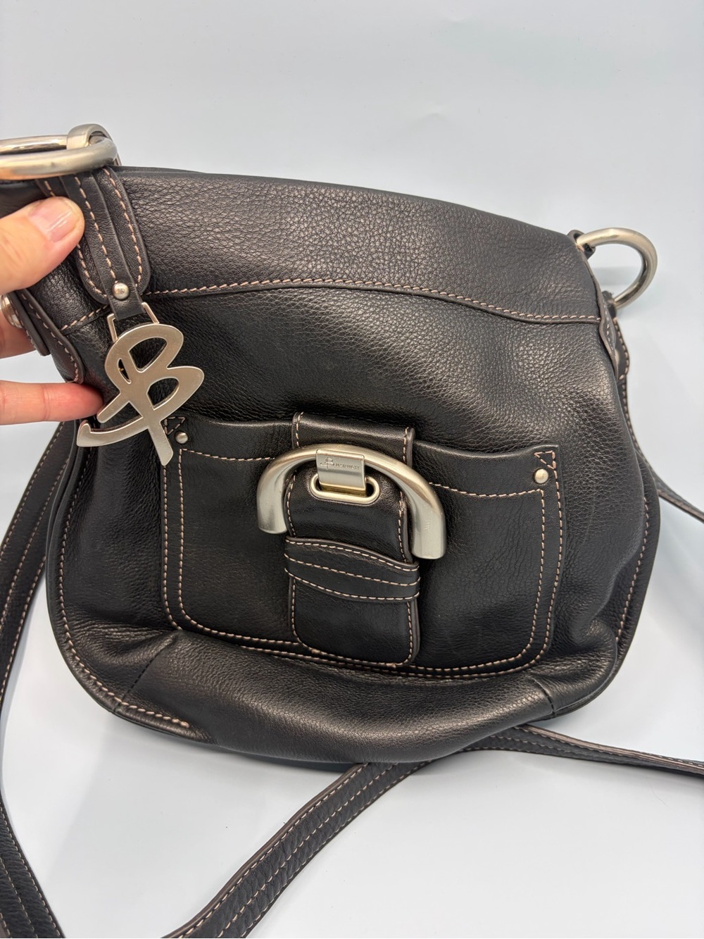 B Makowsky Westbourne Black Pebbled Leather Crossbody Bag Silver Buckle Clean